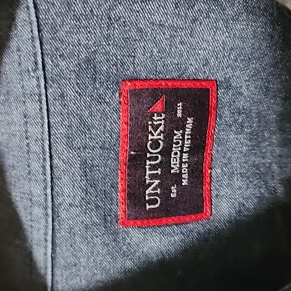 UNTUCKit Chambray Denim Button Down Shirt S M Jeans - Picture 6 of 11